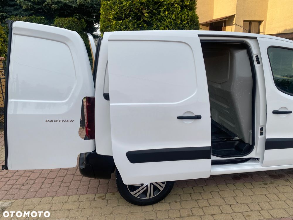 Peugeot PARTNER 1.6HDI 3-osobowy zakupiony w slonie w Rzeszowie - 24