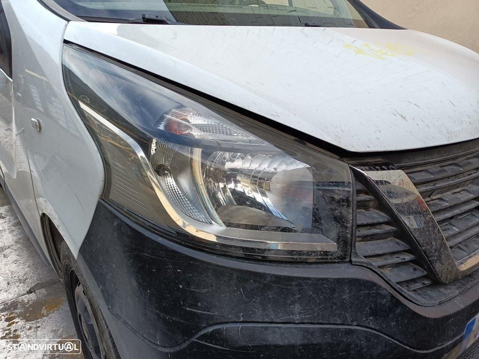 FAROL DIREITO NISSAN NV300 COMBI - 1