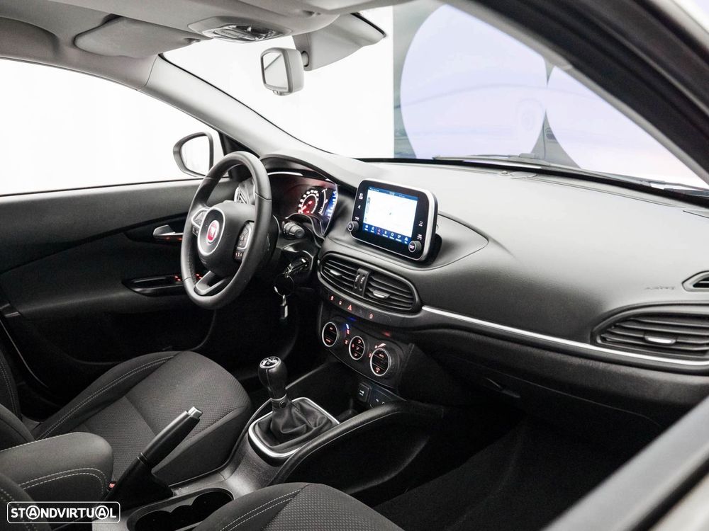 Fiat Tipo Station Wagon 1.3 M-Jet Lounge - 29