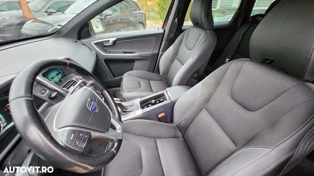 Volvo XC 60 D5 AWD Geartronic Momentum - 14