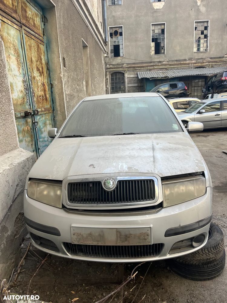 Dezmembrez Skoda Fabia 1 facelift gri argintiu 2006 1,2 benzina - 5