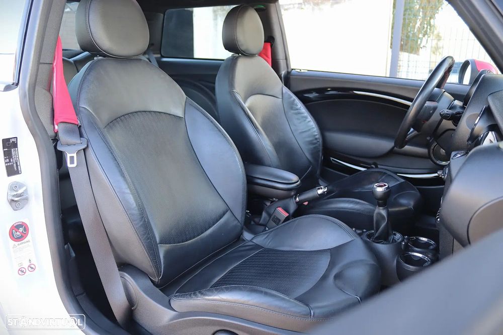 MINI 3 Portas John Cooper Works - 24