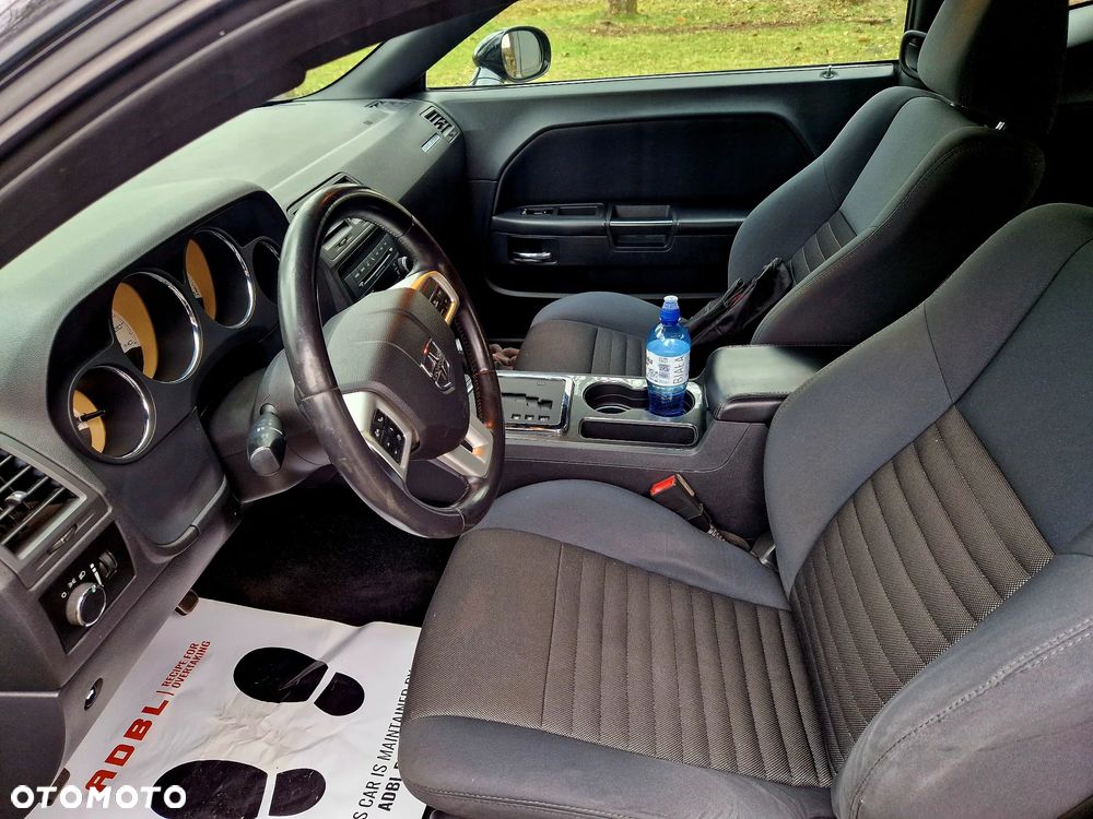 Dodge Challenger - 5