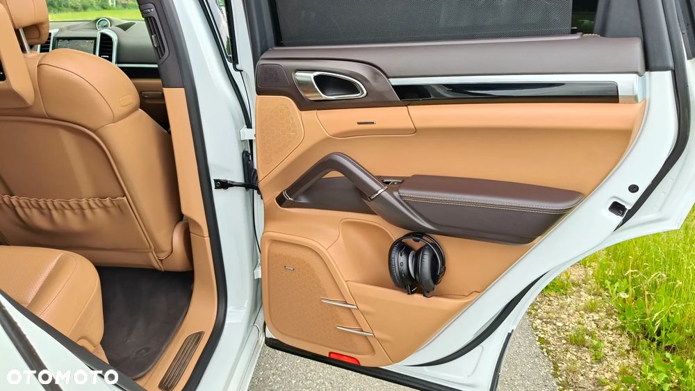 Porsche Cayenne Platinum Edition - 25