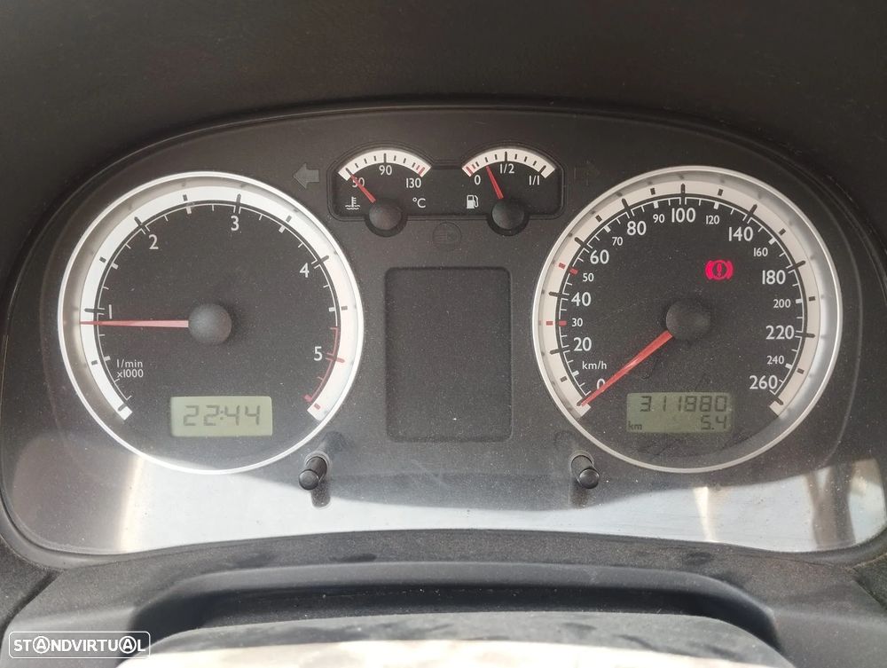 VW Bora 1.9 TDi Confortline - 9