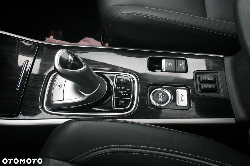 Mitsubishi Outlander - 9