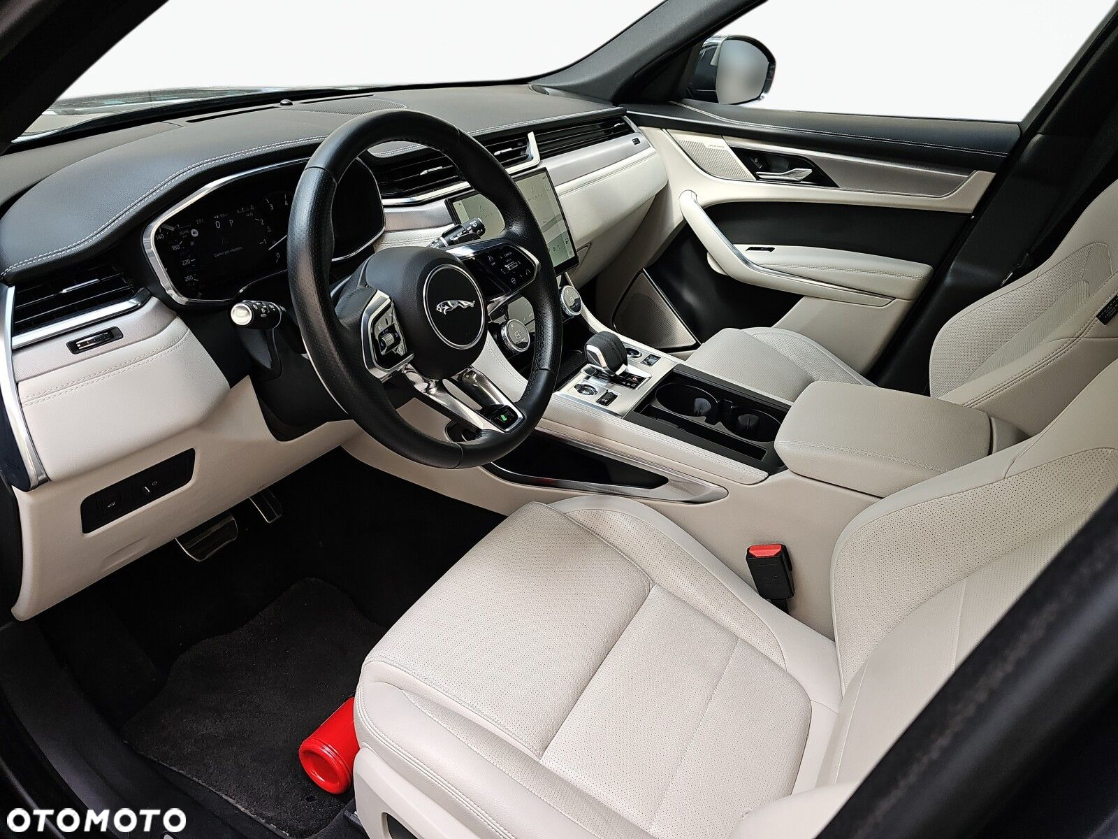 Jaguar F-Pace - 12