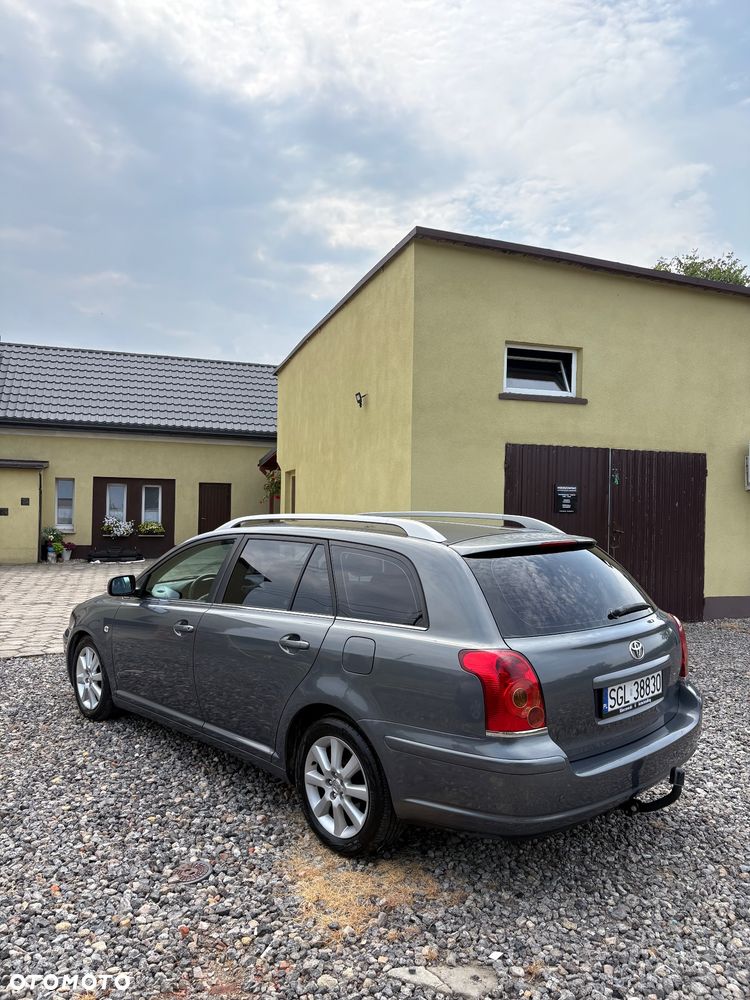 Toyota Avensis 2.0 VVT-i Executive - 3
