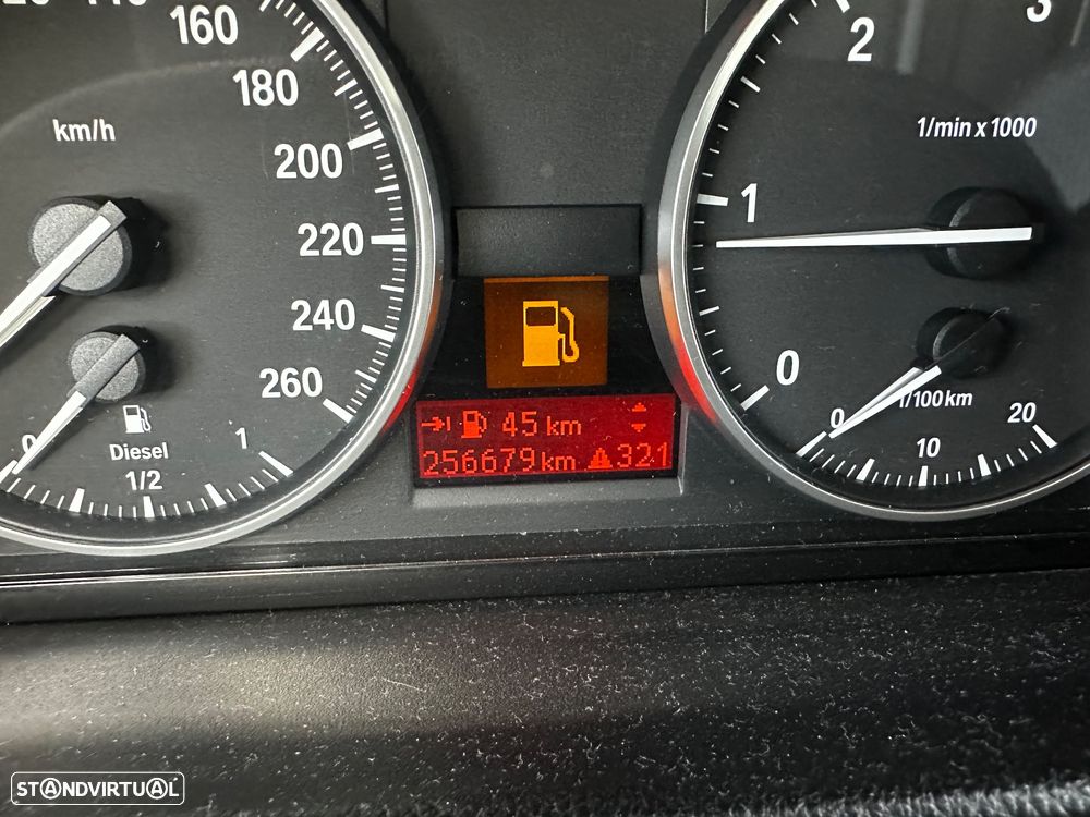 BMW 320 d Touring Navigation - 10