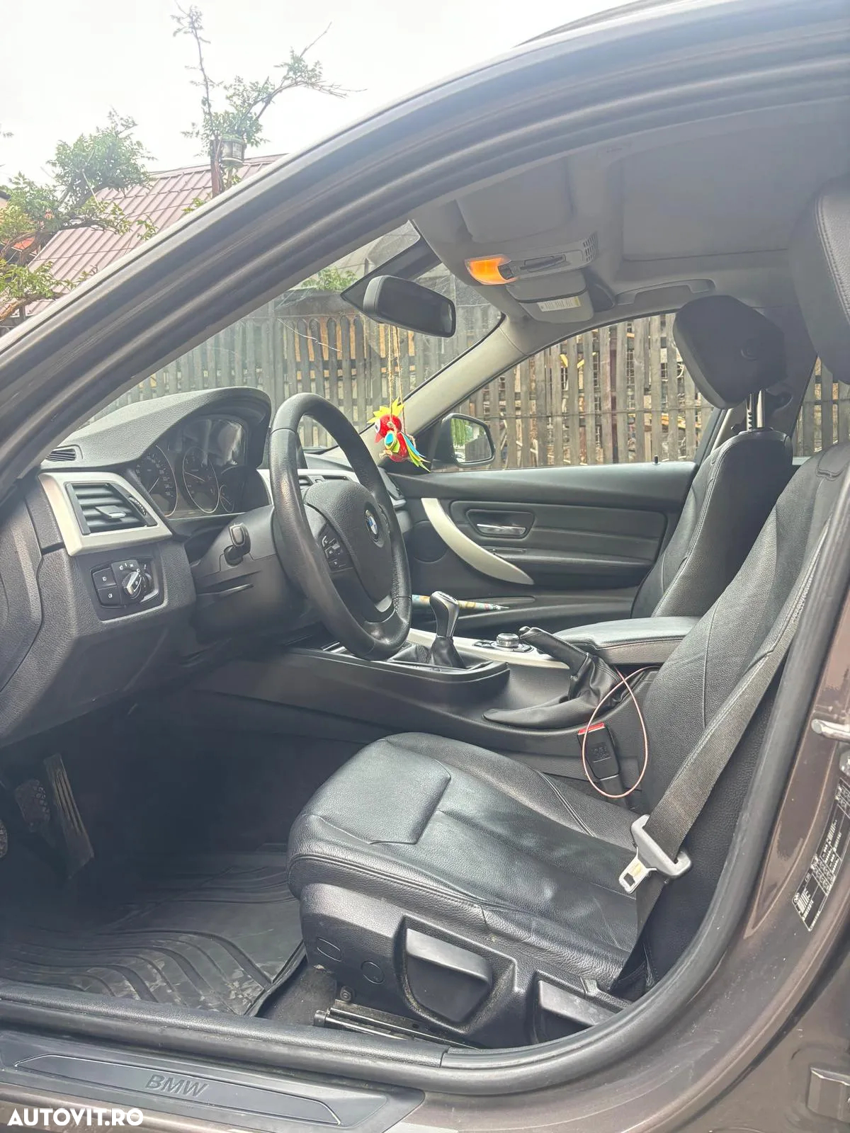 BMW Seria 3 318d DPF Touring - 5