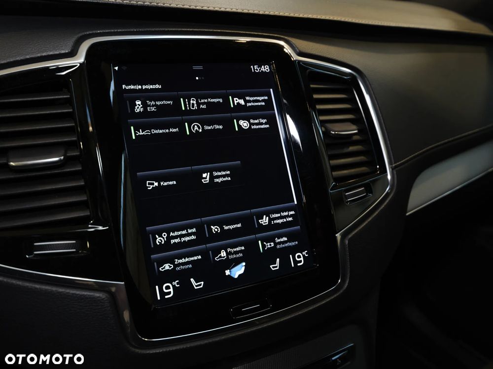 Volvo XC 90 D5 SCR AWD R-Design 7os - 29