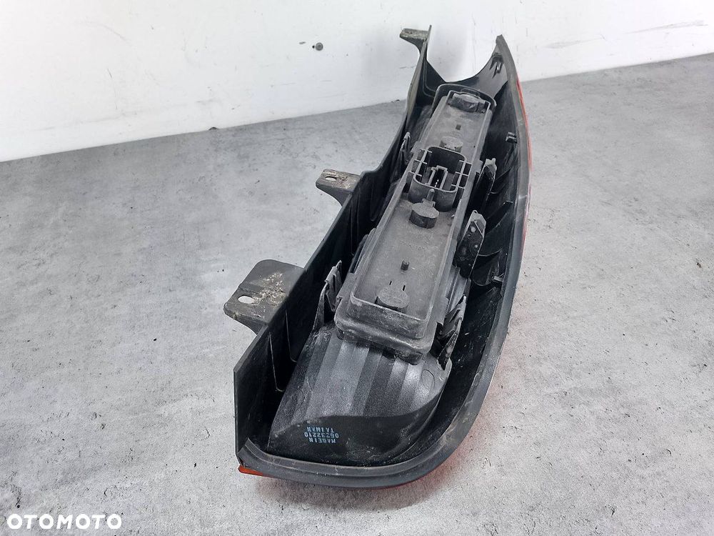 LAMPA TYLNA LEWA MERCEDES-BENZ VIANO 11-B686B - 2