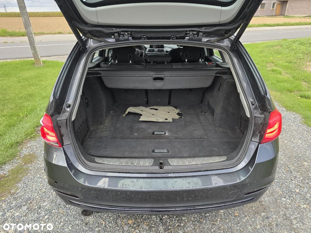 BMW Seria 3 318d Sport Line Shadow - 15
