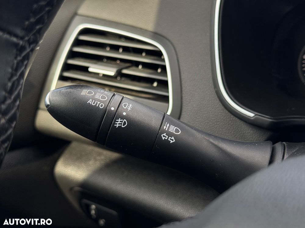 Renault Megane ENERGY TCe 160 EDC BOSE EDITION - 33