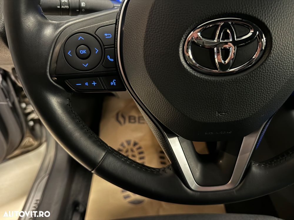 Toyota Corolla 1.8 Hybrid Team Deutschland - 17