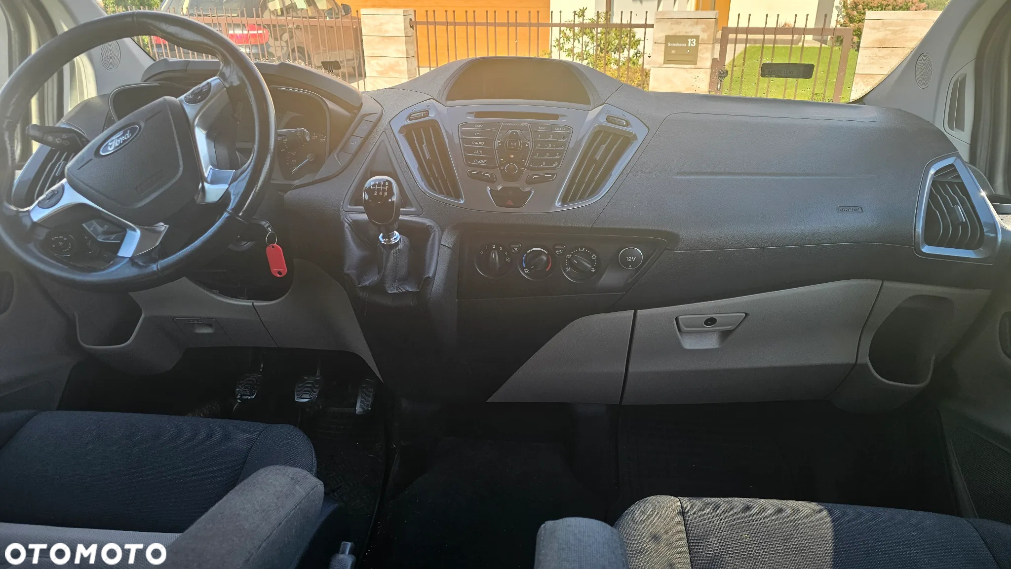 Ford Tourneo Custom - 12