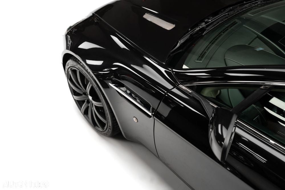 Aston Martin V8 Vantage - 7