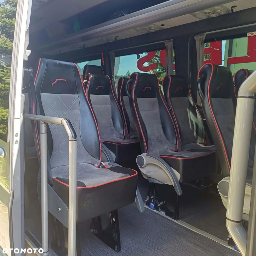Mercedes-Benz Sprinter - 16