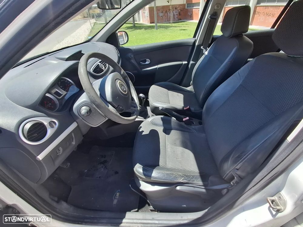 Renault Clio dCi 90 Dynamique - 8