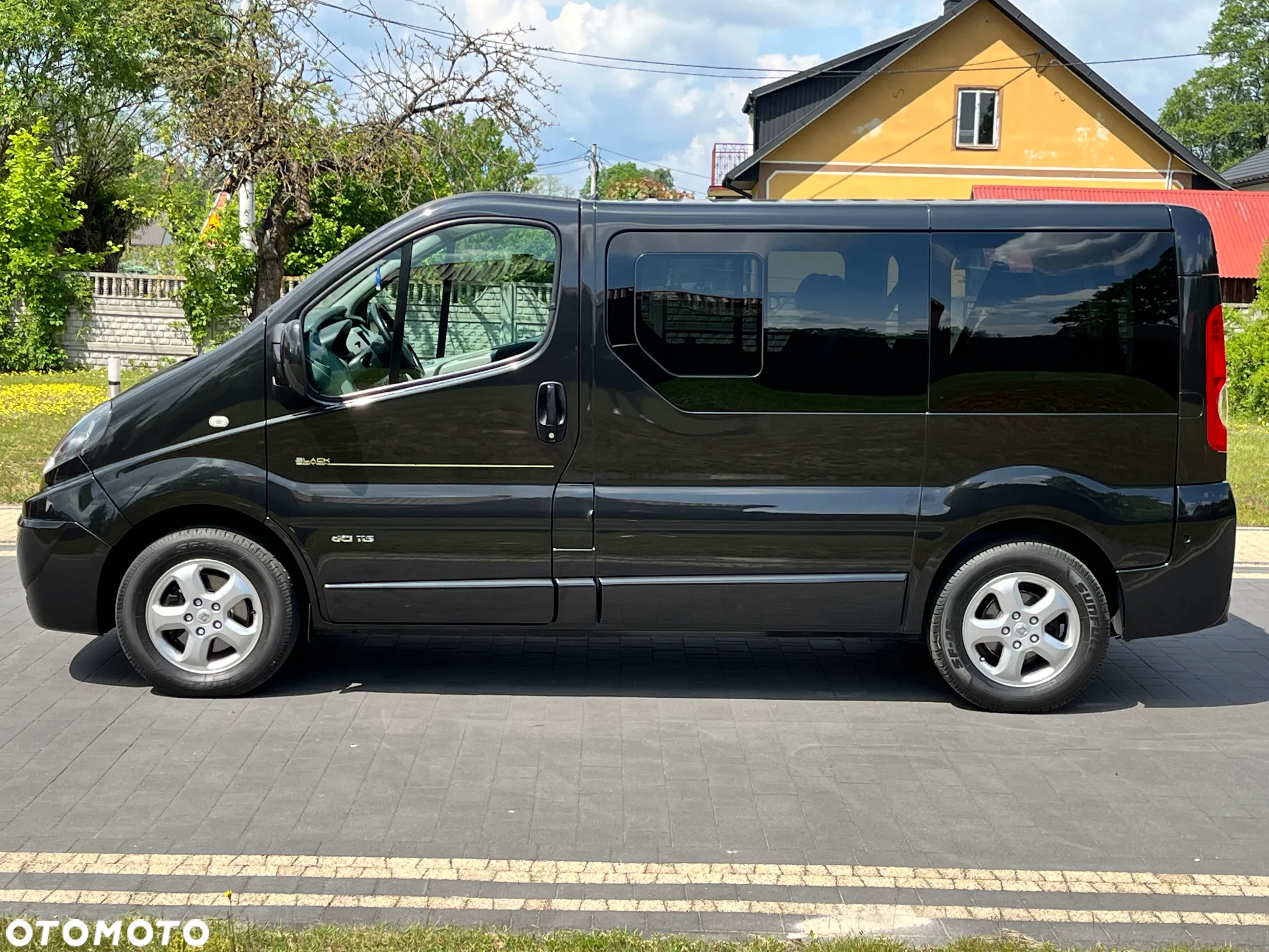 Renault Trafic Grand Passenger Black Edition - 9