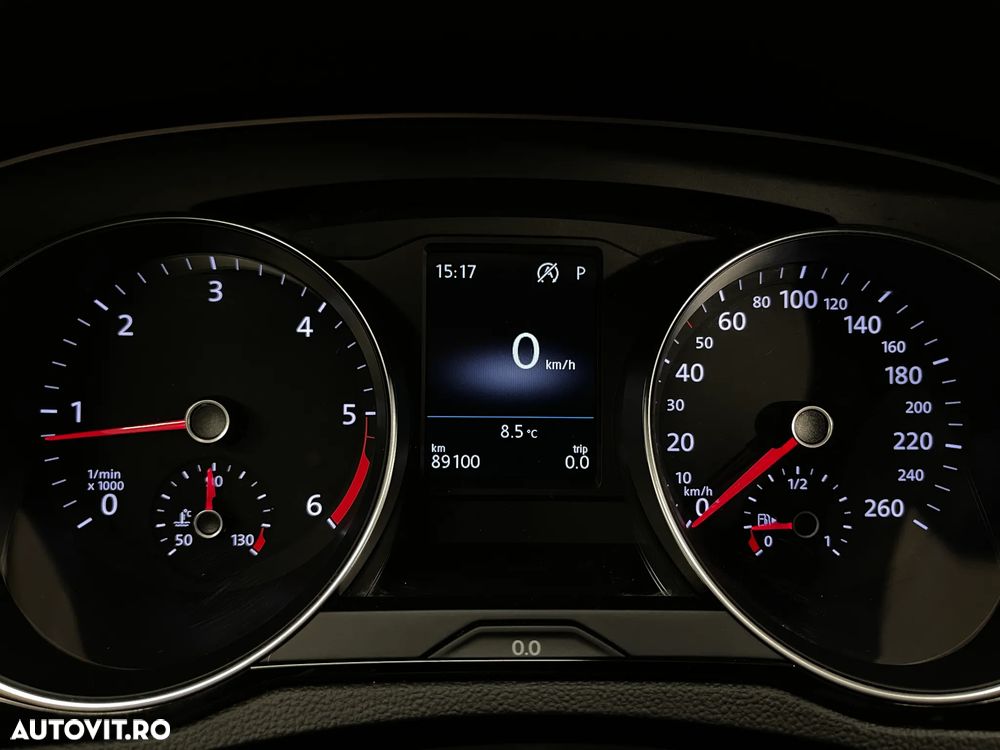 Volkswagen Passat 2.0 TDI DSG Comfortline - 24