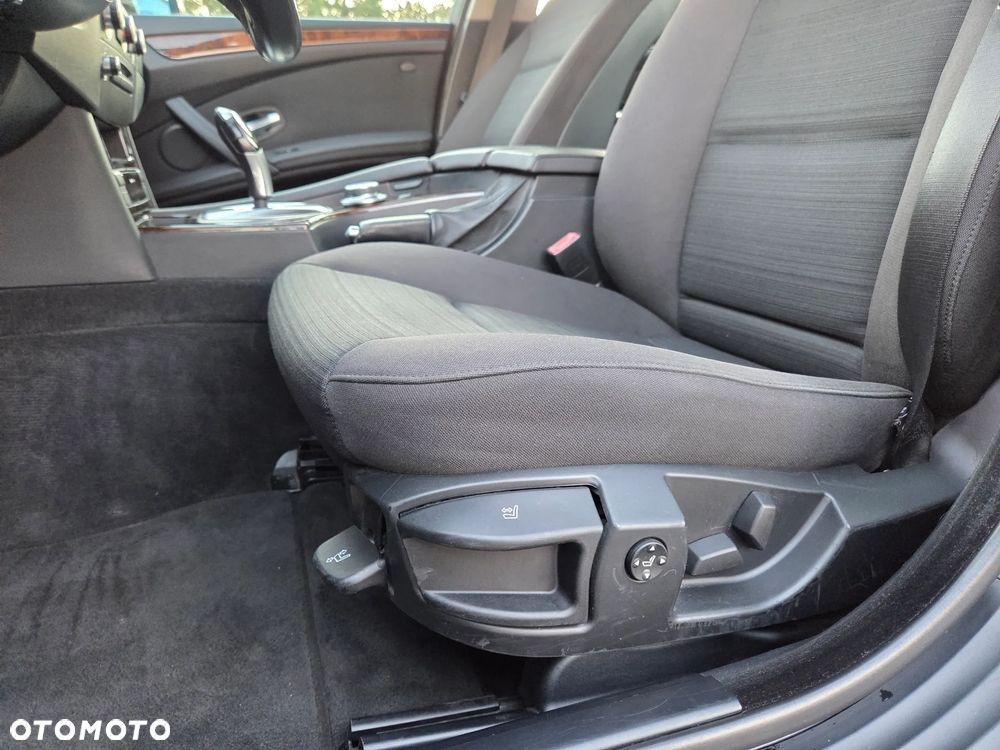 BMW Seria 5 523i - 14