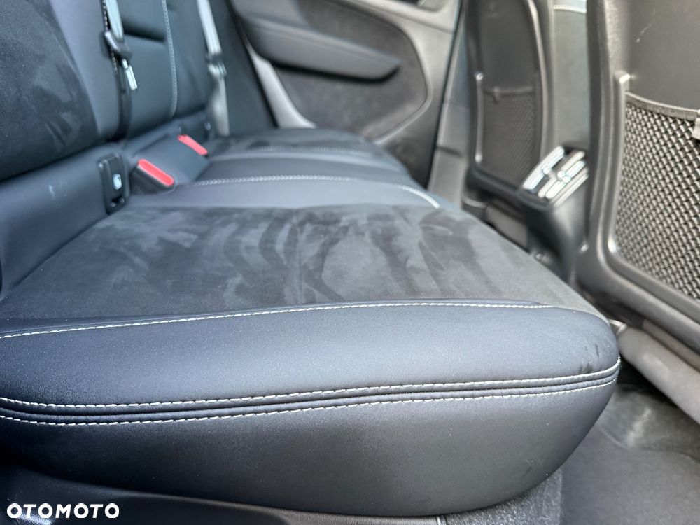 Volvo XC 40 B4 B DKG Plus Black Edition - 40