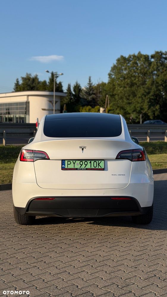 Tesla Model Y Long Range AWD - 5