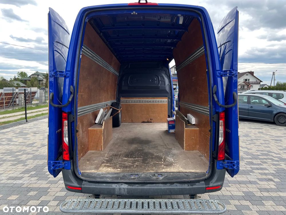 Mercedes-Benz Sprinter - 14