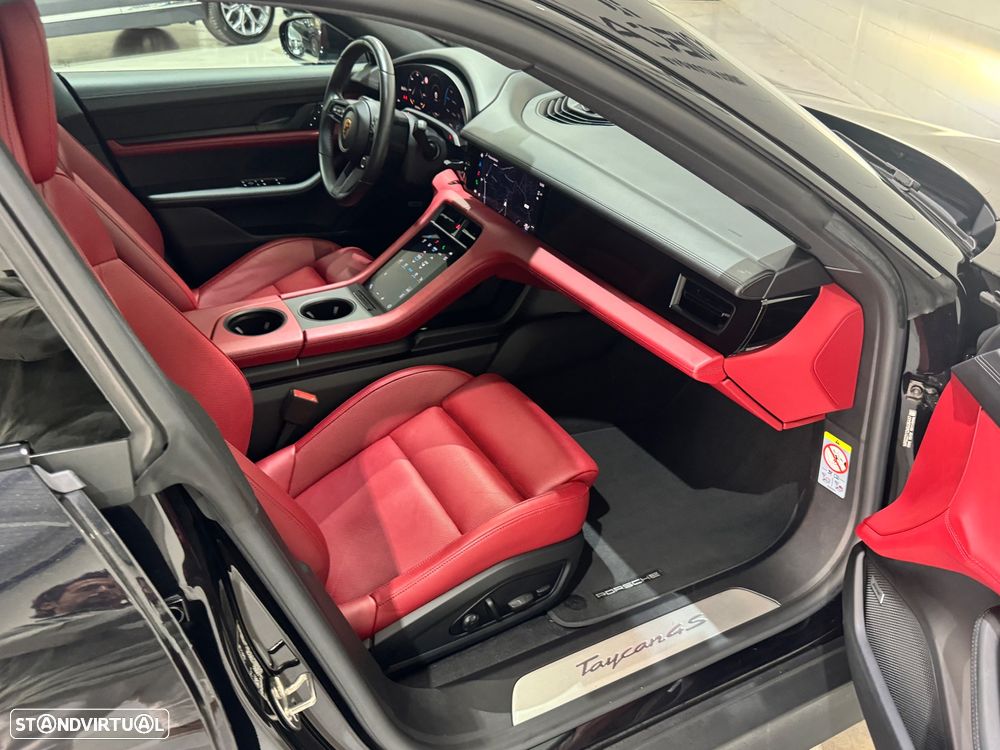 Porsche Taycan 4S - 32