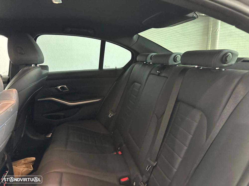 BMW 330 e Pack M Auto - 29