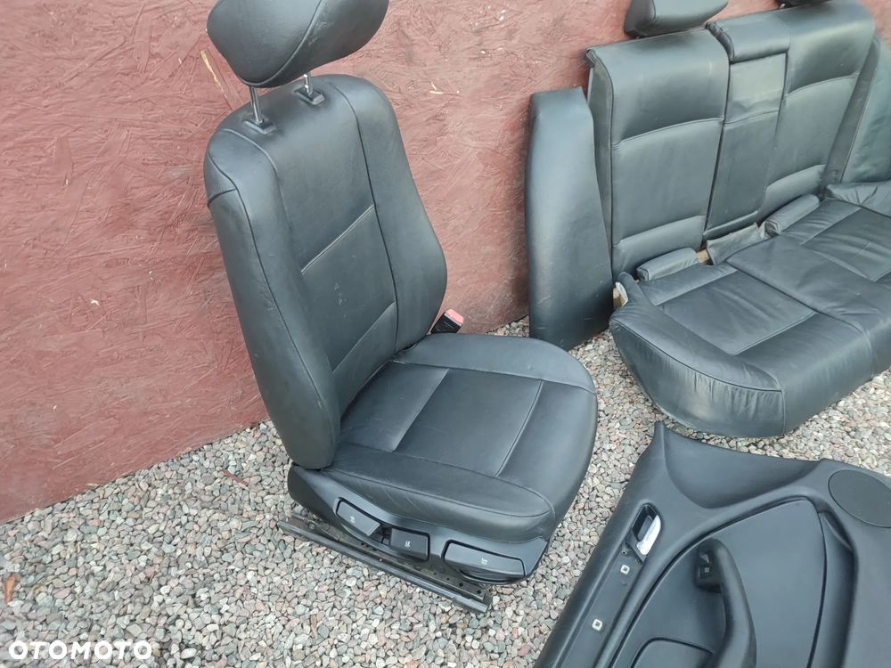 BMW E46 SEDAN ORYGINALNY KOMPLET FOTELI SKÓRZANYCH + KANAPA TYŁ SKŁADANA + BOCZKI EUROPA POD PODUSZKI AIR-BAG O NR. 52 20 8 214 940 / 52 20 8 214 970 / 52 10 8 214 910 OEM  W DOBRYM STANIE - 4