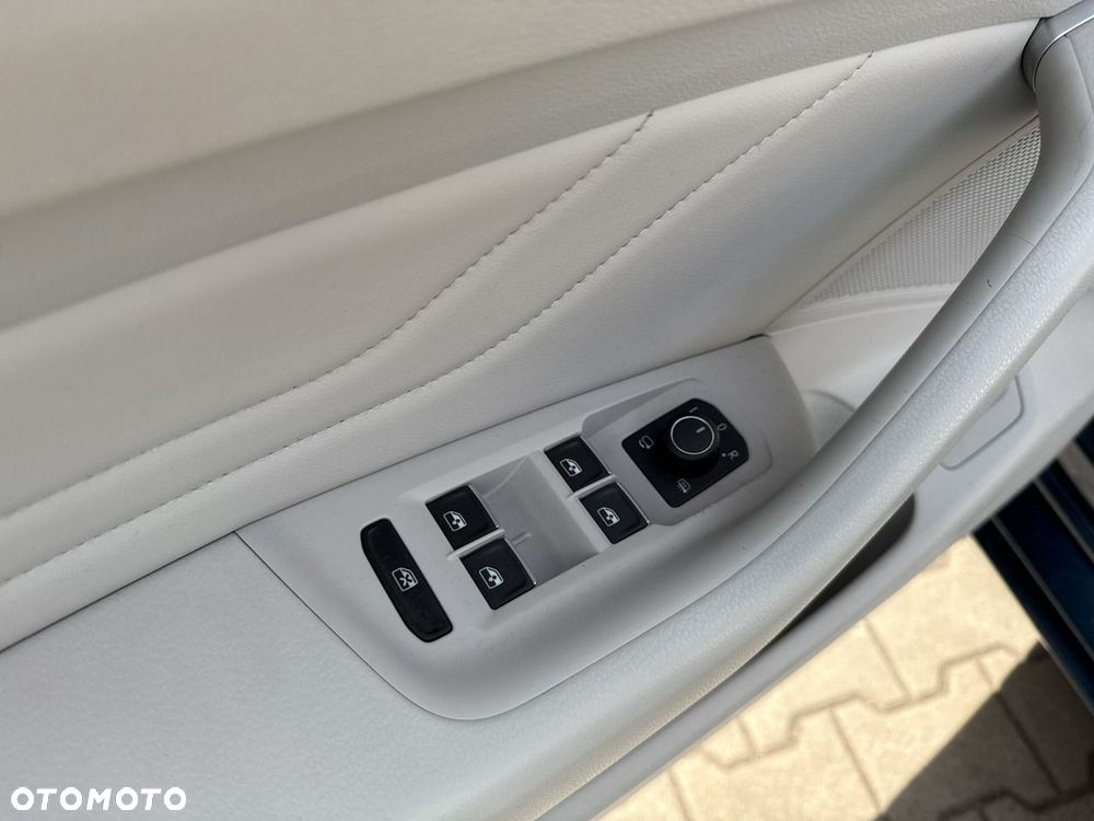 Volkswagen Passat 2.0 TSI Elegance DSG - 12