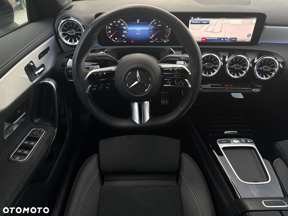 Mercedes-Benz CLA 250 4-Matic AMG Line 7G-DCT - 11