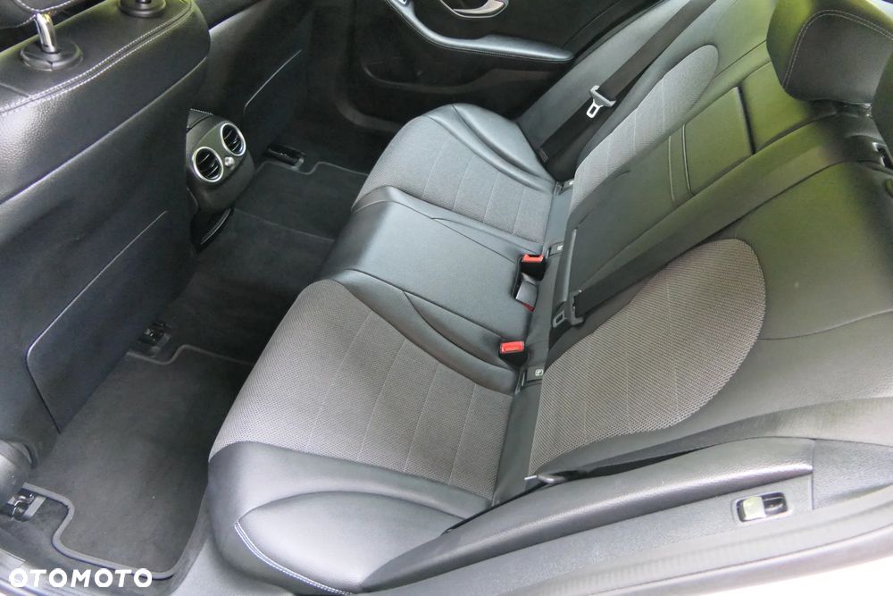 Mercedes-Benz Klasa C 180 7G-TRONIC Edition 1 - 19