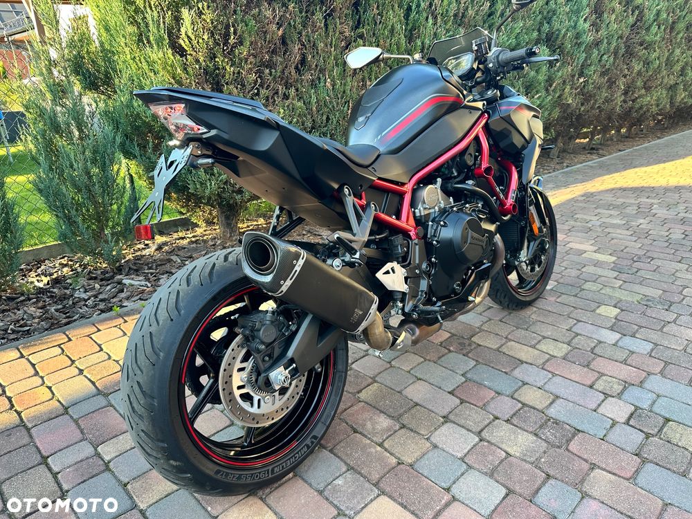 Kawasaki H2 - 18