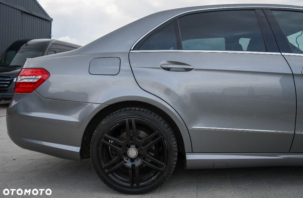 MERCEDES E KLASA W212 SEDAN AMG ZDERZAK TYLNY TYŁ KOD LAKIERU 792 - 5