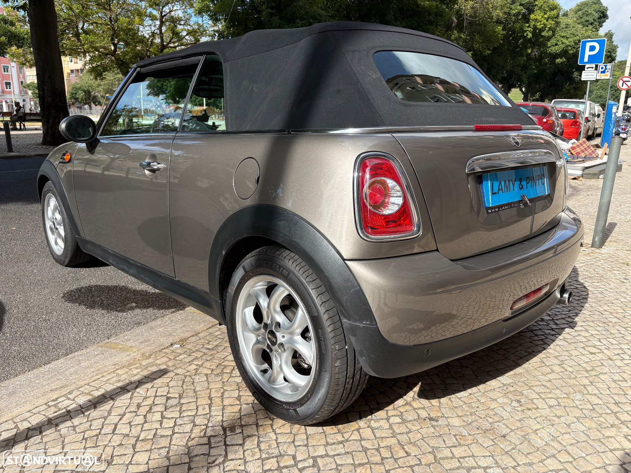 MINI Cabrio Cooper Auto. Highgate - 6