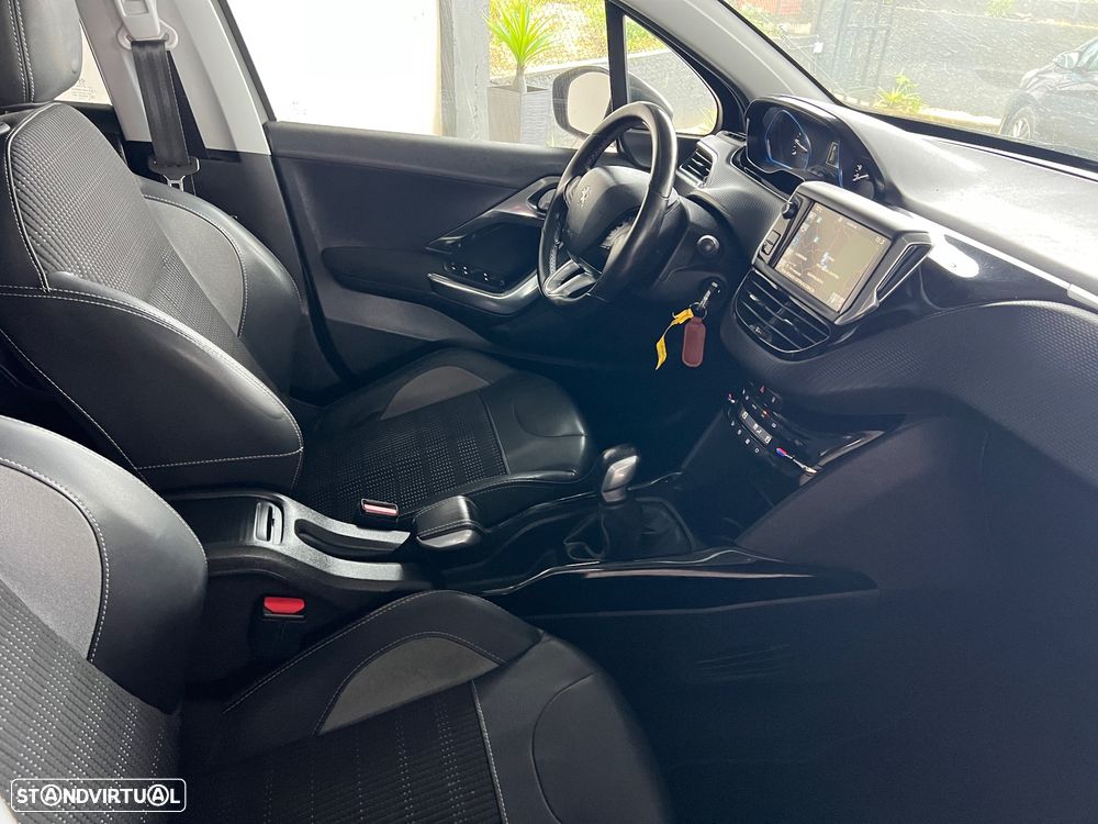 Peugeot 2008 1.2 PureTech Allure - 19