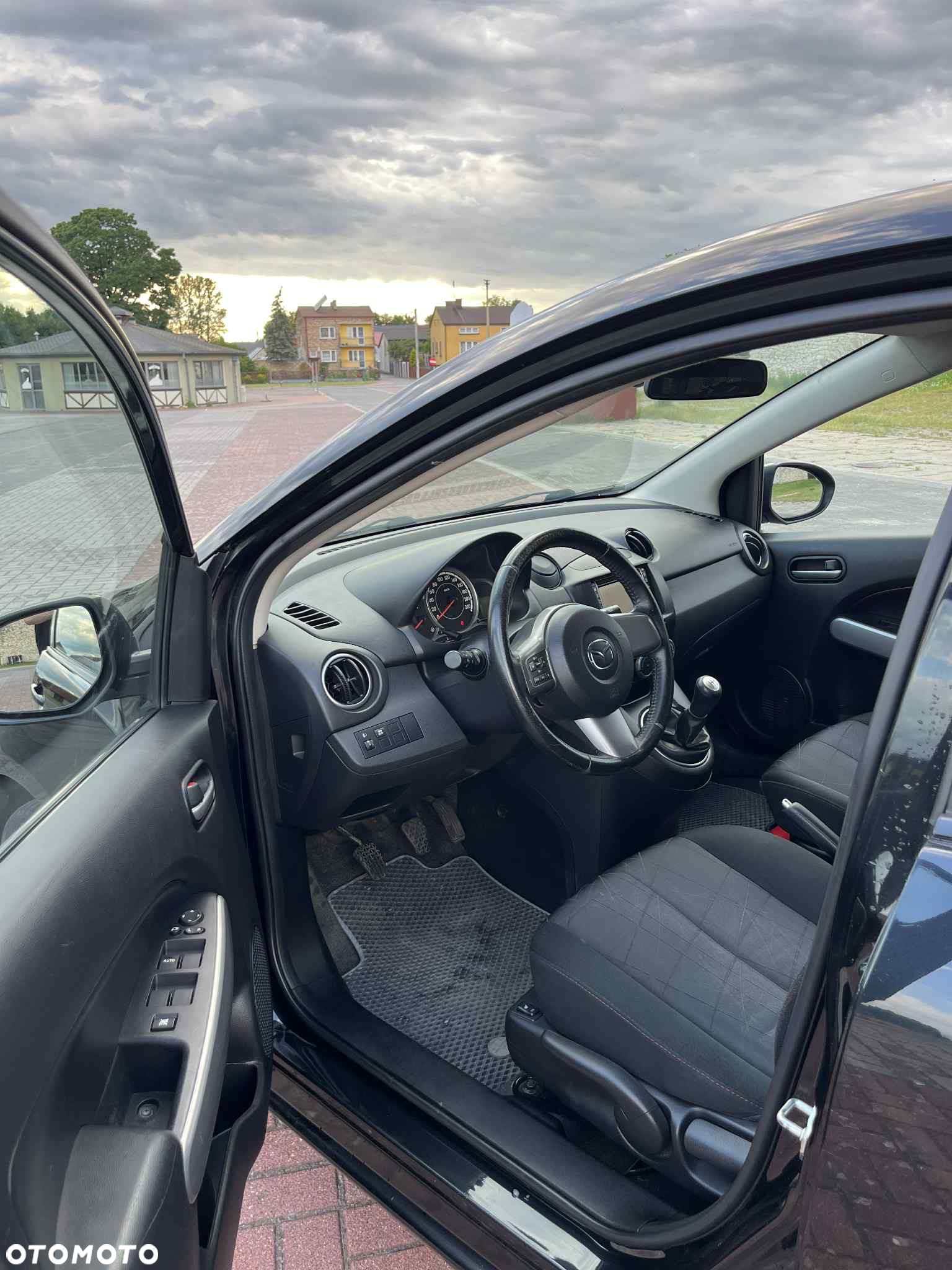 Mazda 2 - 6