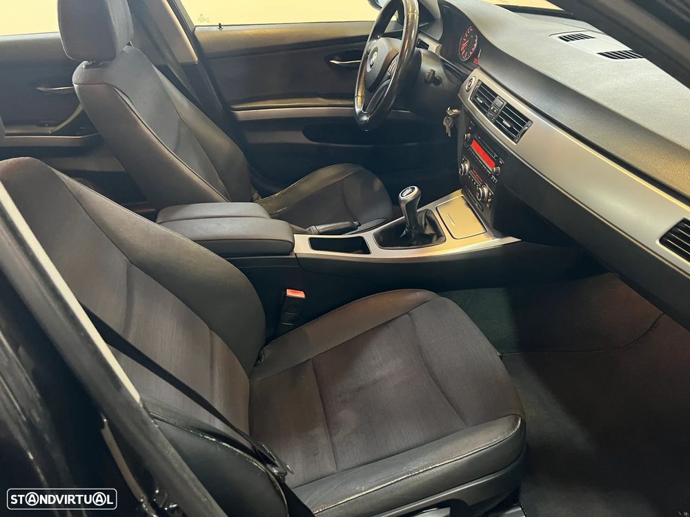 BMW 320 d Touring Dynamic - 18