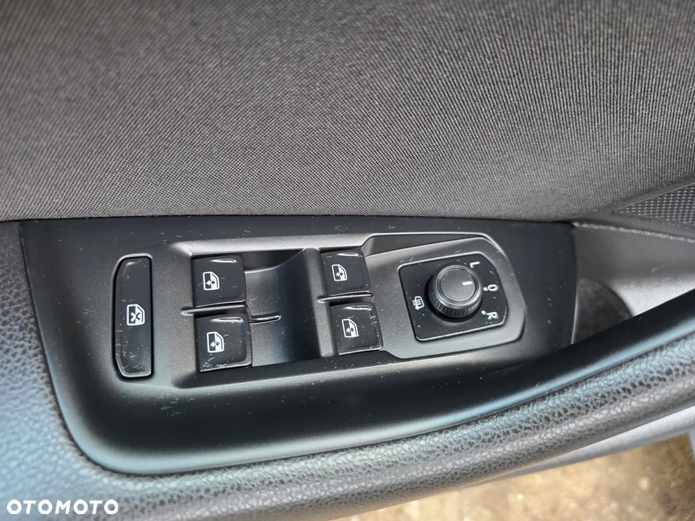 Volkswagen Passat Variant 2.0 TDI SCR DSG Comfortline - 29