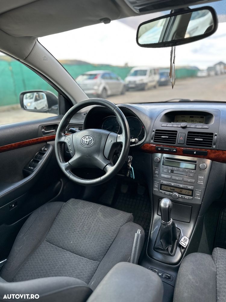 Toyota Avensis 2.0 D-4D - 11