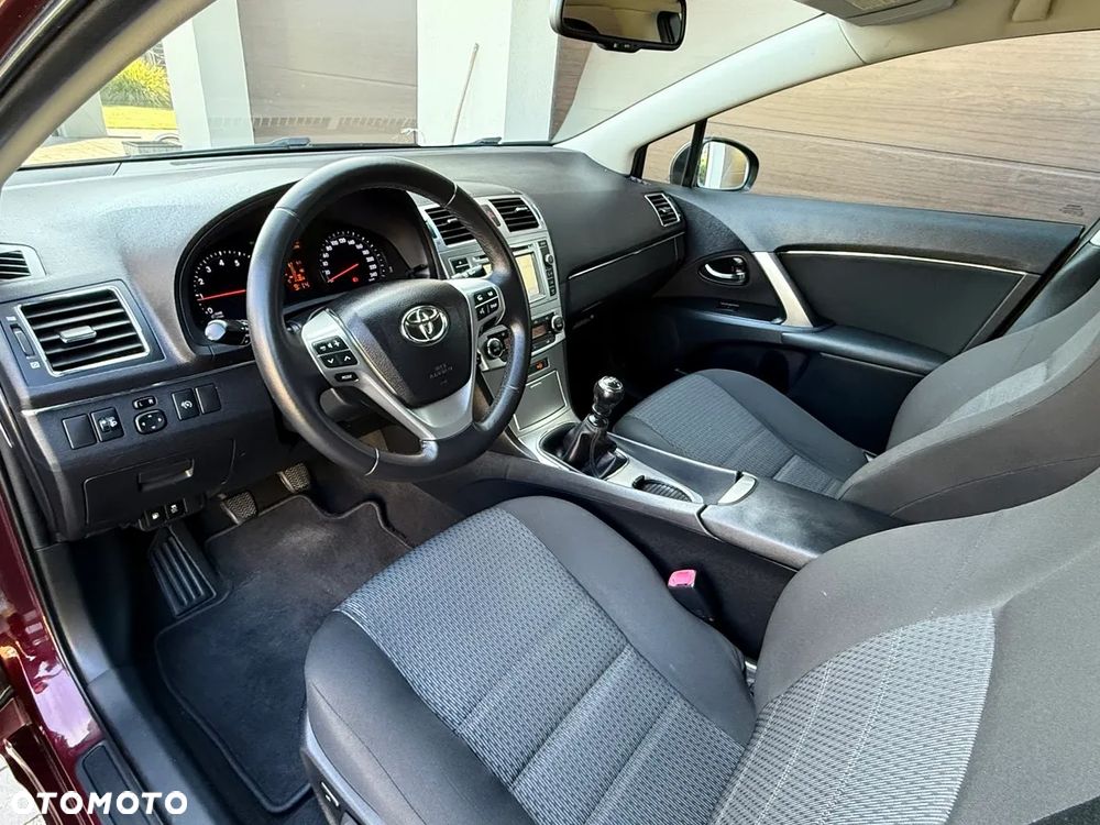 Toyota Avensis 1.8 Sol - 13