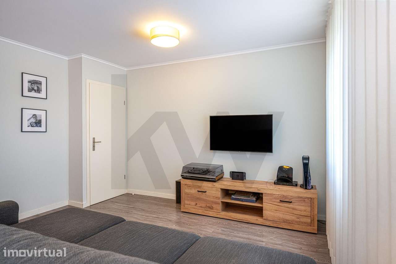 Apartamento T3 Duplex com 2 Lugares de Garagem e Arrecadação | Santa C - Grande imagem: 2/43