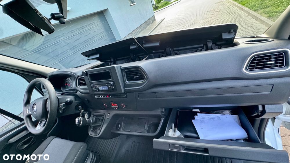 Renault Renault Master kontener Rampa Izoterma najazd WINDA 3 miejsca izolowany budka na rama 6EP 8EP - 24
