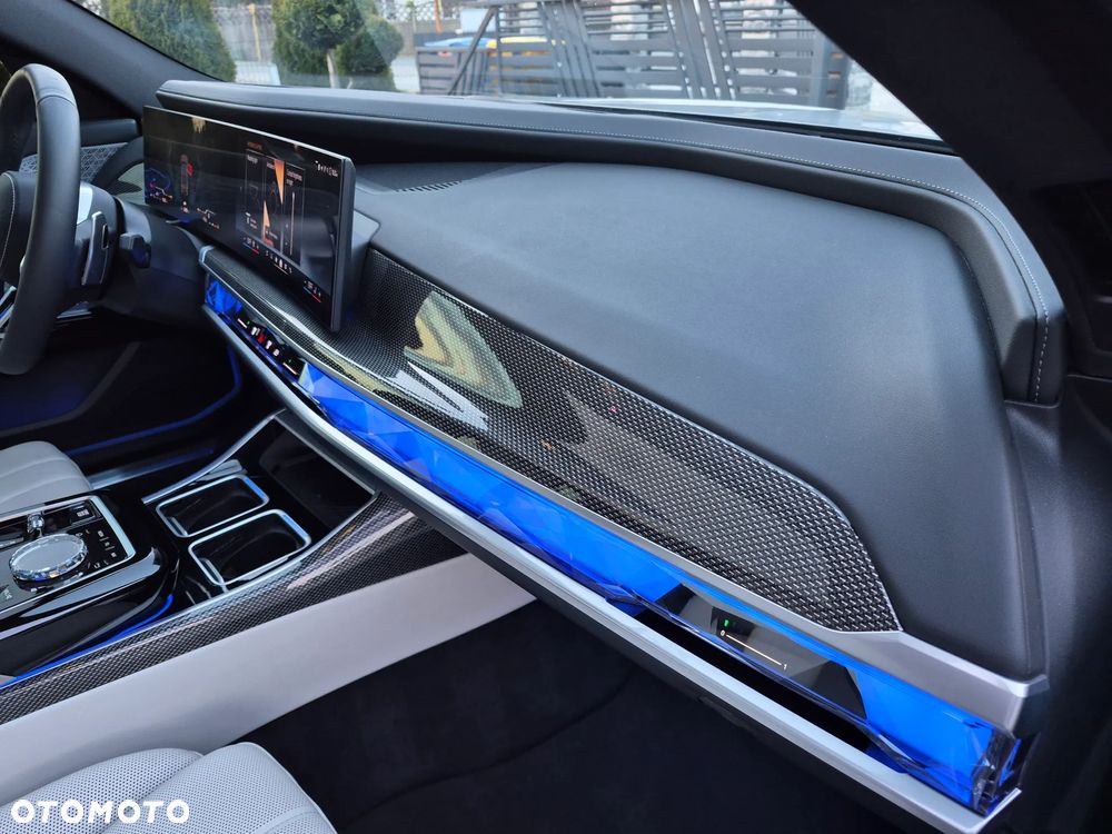 BMW Seria 7 740i - 19