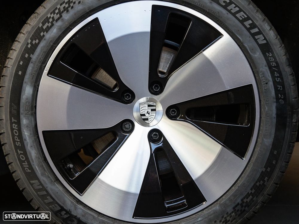 Porsche Macan Electric 4 - 16