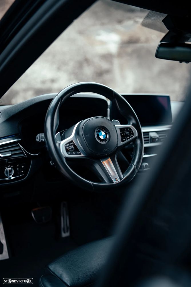 BMW 530 e Pack Desportivo M - 28