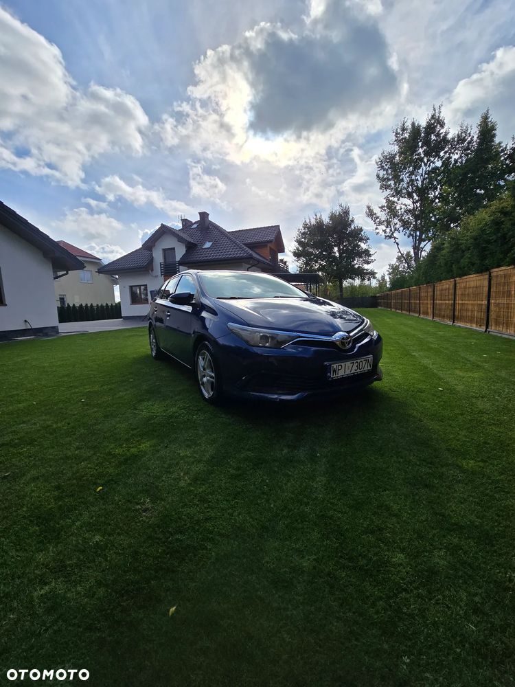 Toyota Auris 2016 photo 2